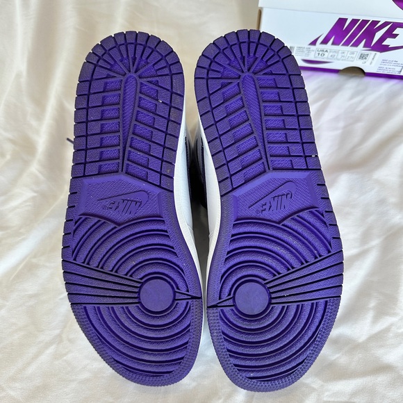 Air Jordan 1 High OG ‘Court Purple’ Sneakers - Picture 4 of 9